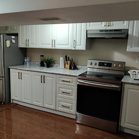 טורונטו Spacious Mbr Near Kennedy Subway & Go מראה חיצוני תמונה