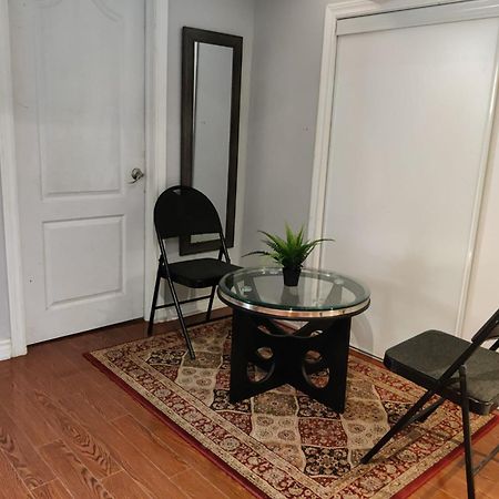 טורונטו Spacious Mbr Near Kennedy Subway & Go מראה חיצוני תמונה