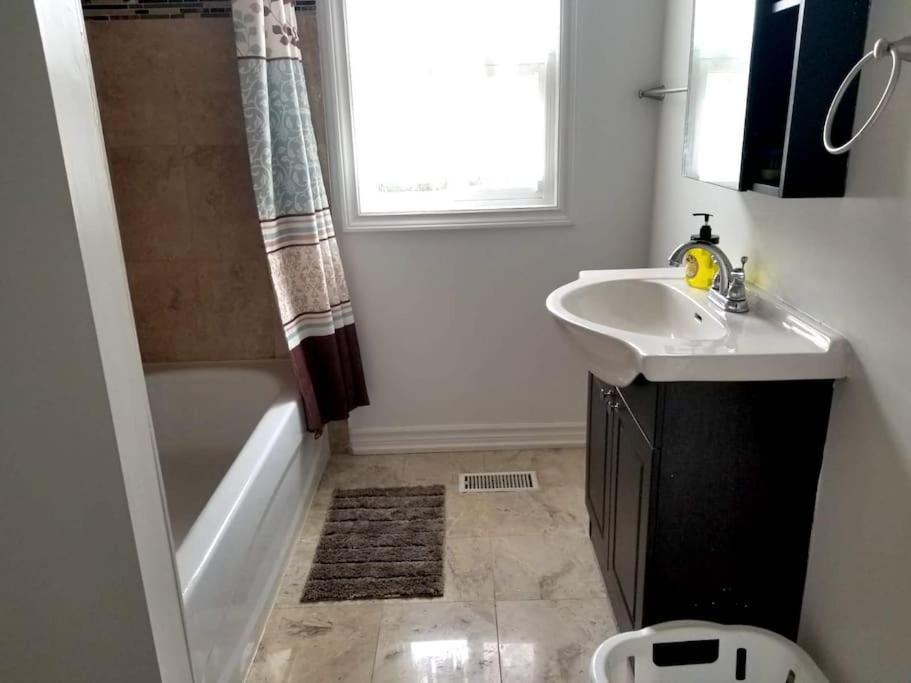 טורונטו Spacious Mbr Near Kennedy Subway & Go מראה חיצוני תמונה