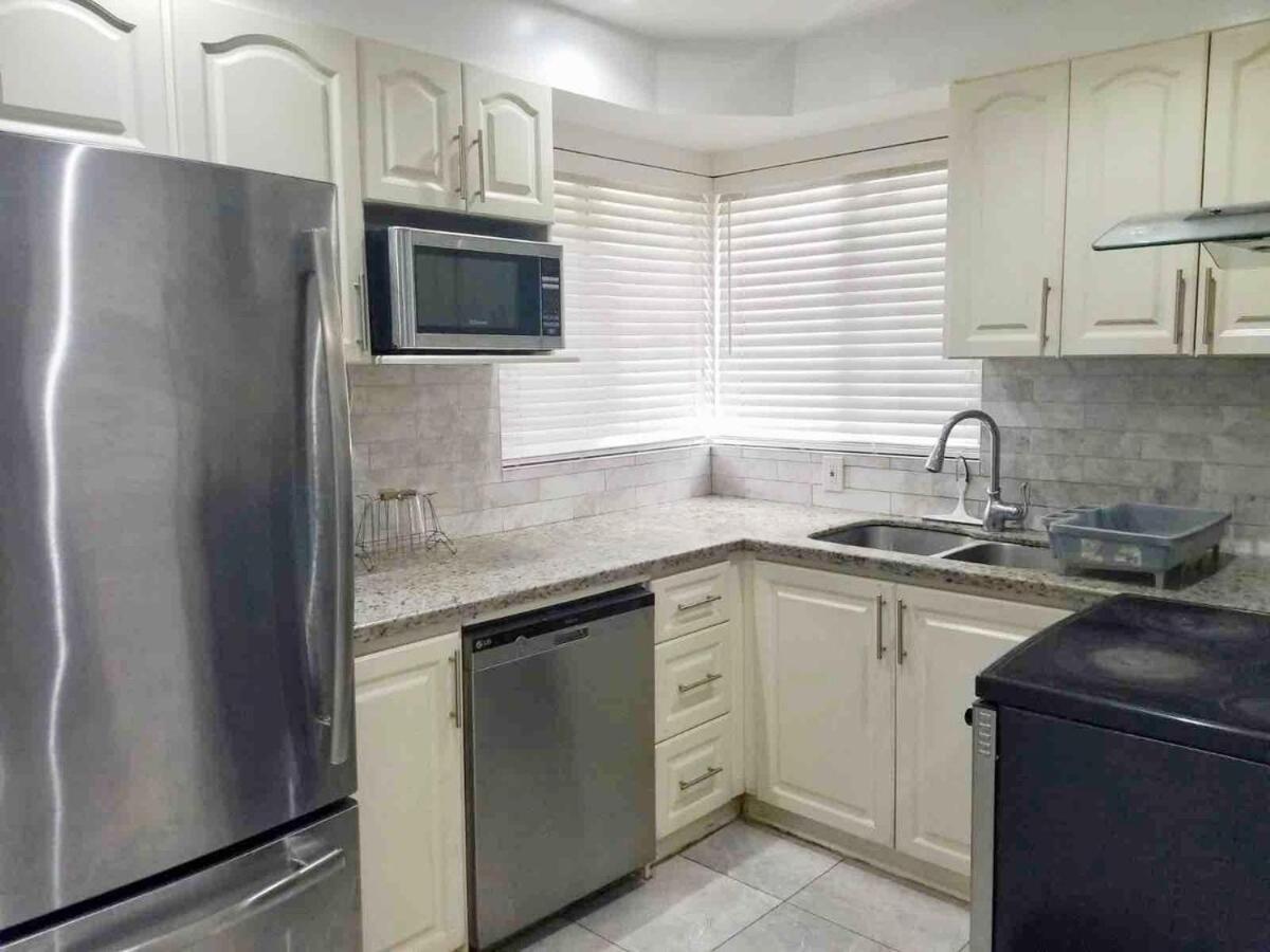 טורונטו Spacious Mbr Near Kennedy Subway & Go מראה חיצוני תמונה