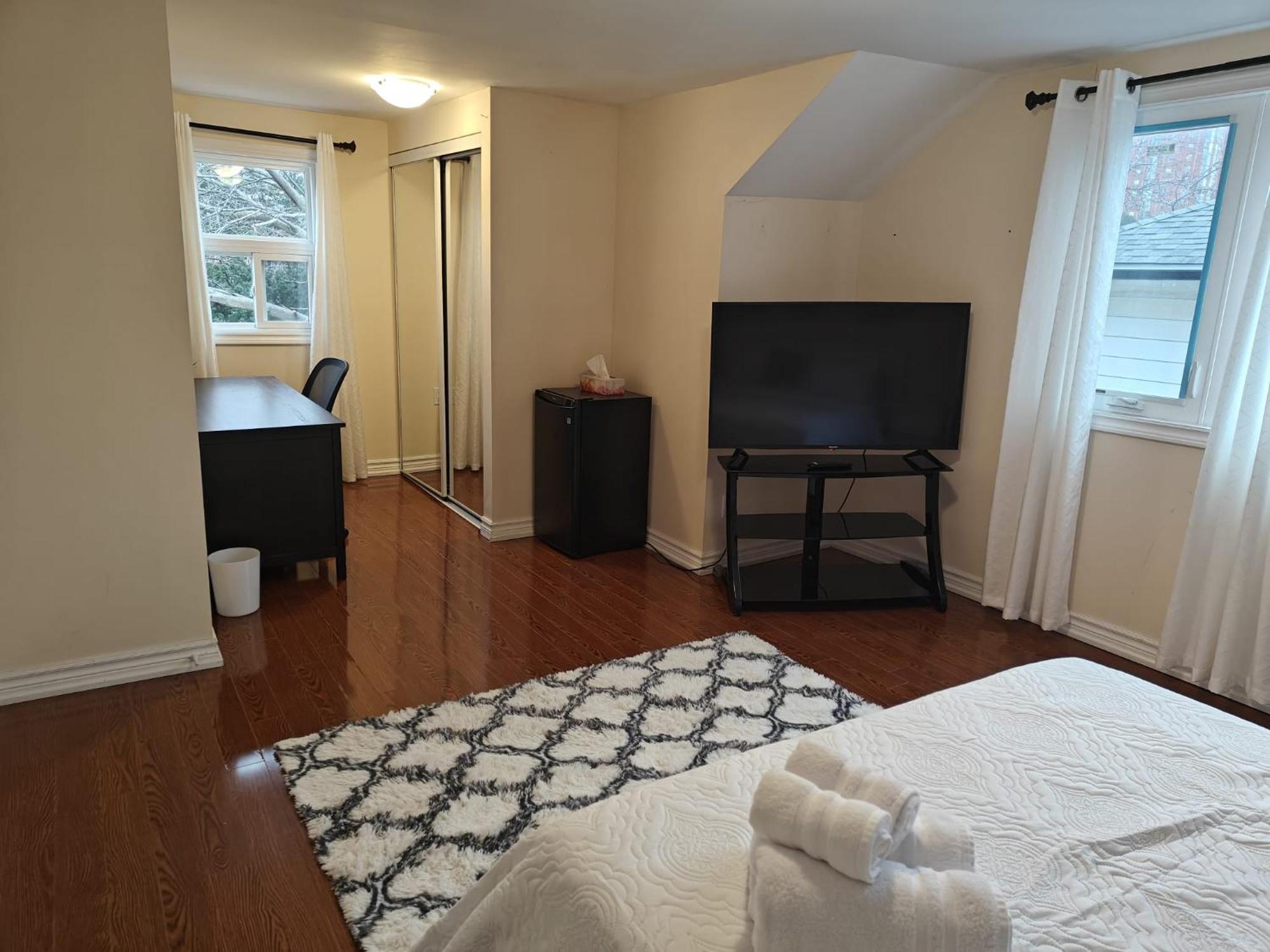 טורונטו Spacious Mbr Near Kennedy Subway & Go מראה חיצוני תמונה
