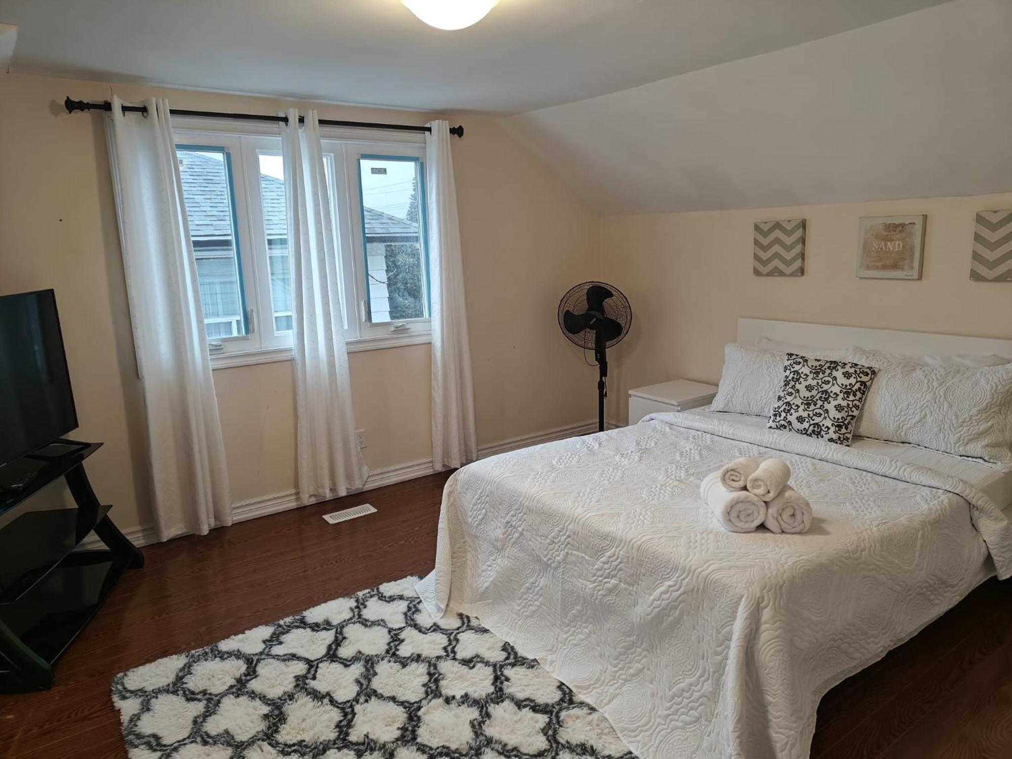 טורונטו Spacious Mbr Near Kennedy Subway & Go מראה חיצוני תמונה