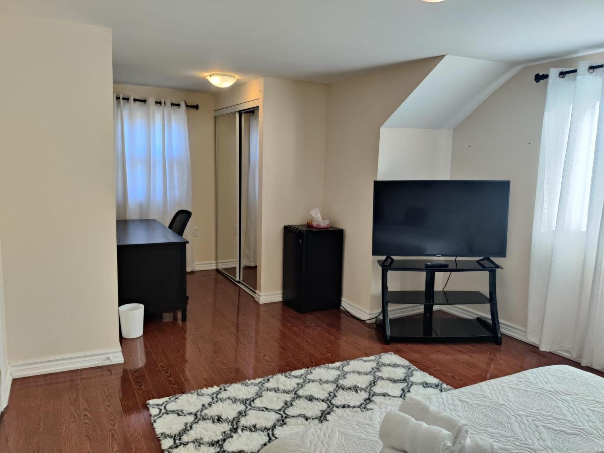 טורונטו Spacious Mbr Near Kennedy Subway & Go מראה חיצוני תמונה