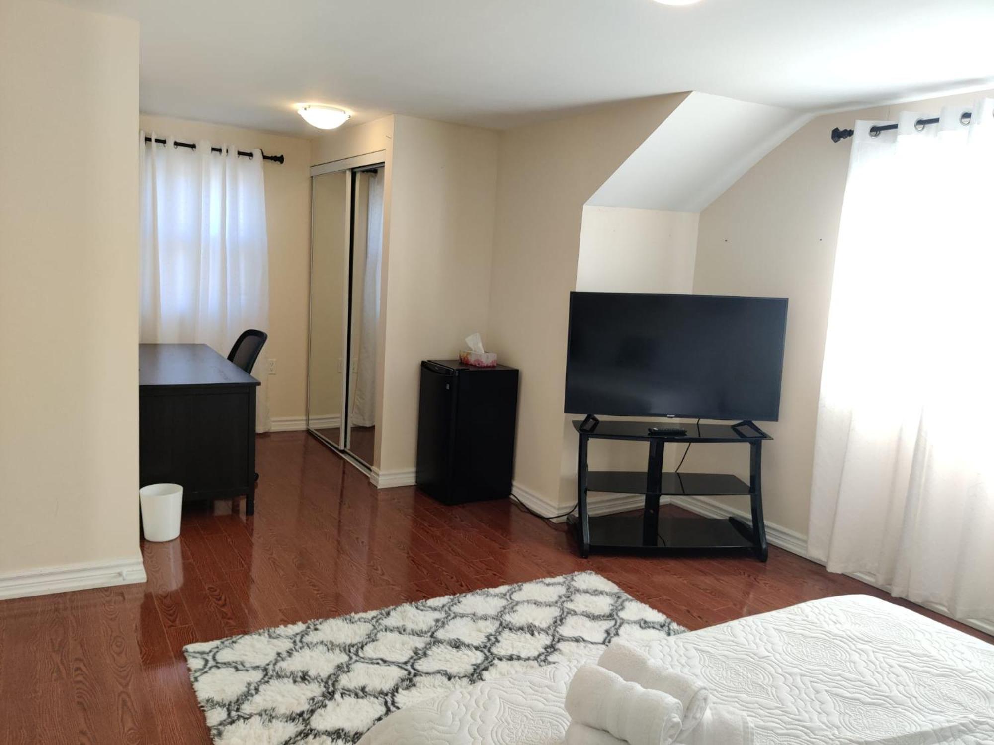 טורונטו Spacious Mbr Near Kennedy Subway & Go מראה חיצוני תמונה